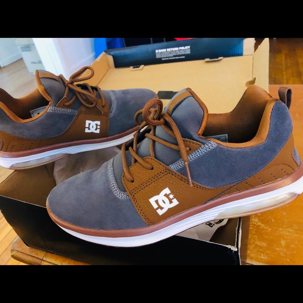 Men’s DC size 8 sneaker